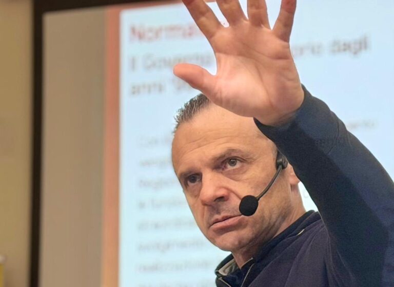De Luca a Niscemi: “Io ho dimostrato di saper amministrare. Schifani si confronti o faremo le barricate”
