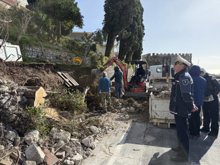 Taormina, bufera di vento: Polizia locale sui luoghi per la viabilità e ricognizione dei danni