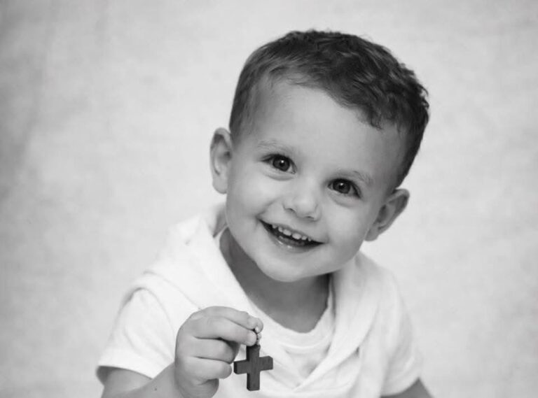 Addio al piccolo Domenico: l’Italia piange il bambino trapiantato a Napoli