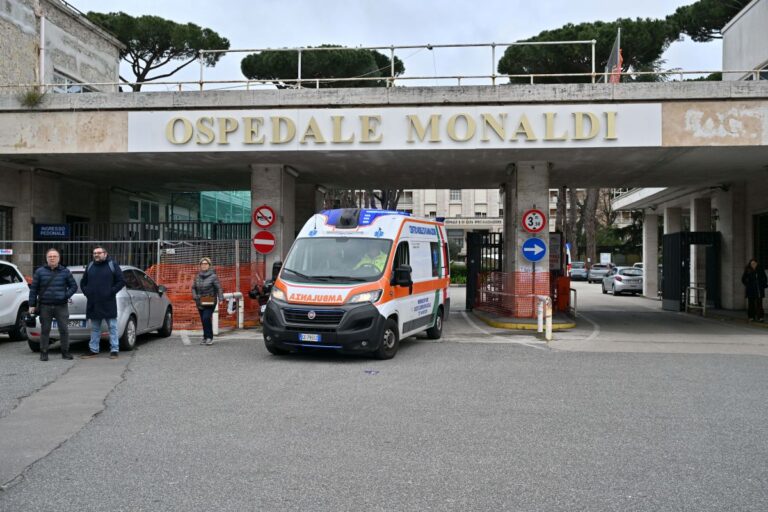 Si aggrava il bimbo trapiantato, il capo rianimazione: “Situazione molto critica”