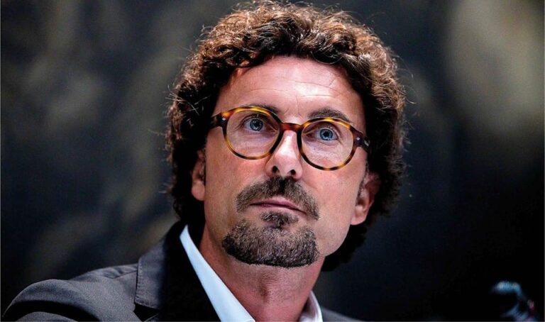 Toninelli: “Ma quanto schifo fa la politica? Alle elezioni non so cosa scriverò sulla scheda”