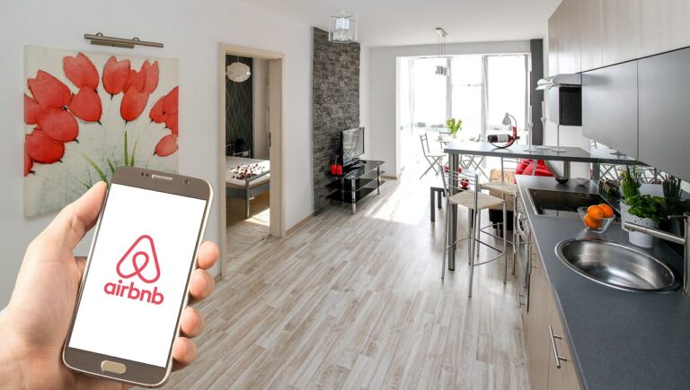 Airbnb lancia “Prenota subito, paga dopo”