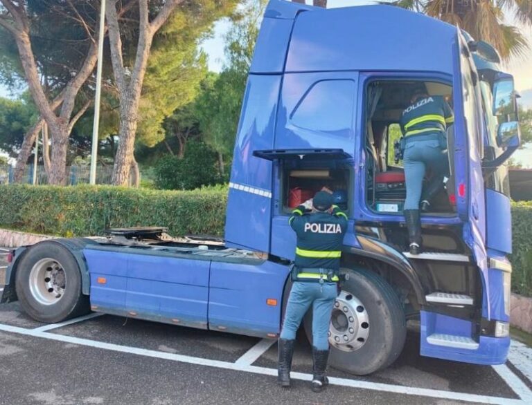 Naxos, maxi sequestro di droga sull’A18, in manette un 52enne
