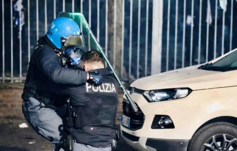 Martellate ai poliziotti, aggressori già a casa: giustizia o farsa?