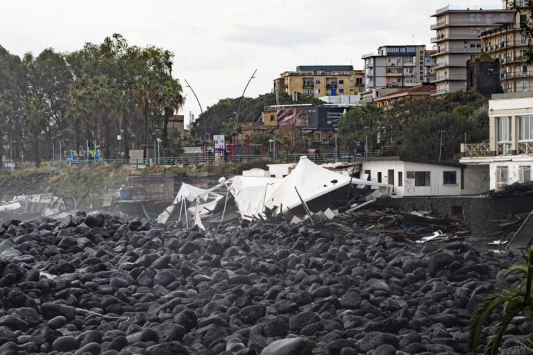 Ciclone Harry, dalla Regione stop per il 2026 al pagamento dei canoni demaniali marittimi