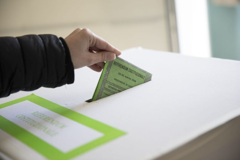 Referendum, primo exit poll Opinio Rai, No tra il 49% e il 53%, Sì tra il 47% e il 51%