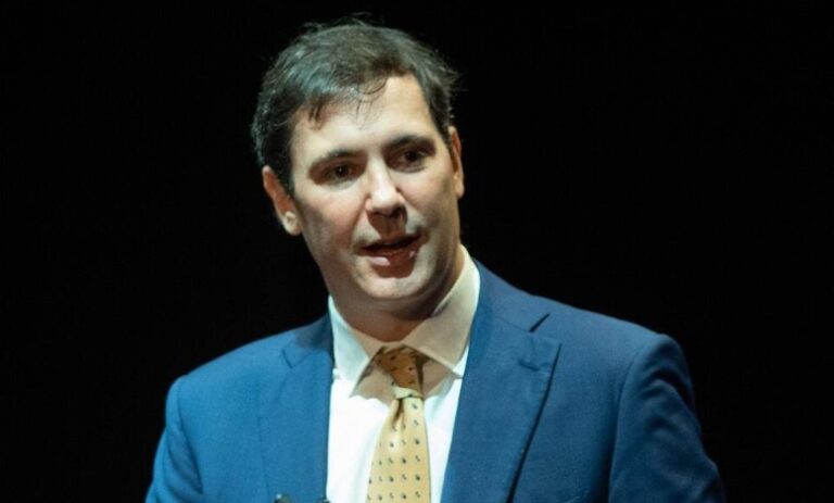 Vecchi (Mattino 5): “Se non andate alle Maldive, scegliete Taormina. E’ anche meglio”