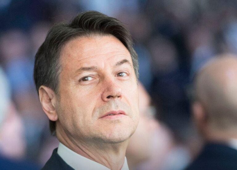 Conte: “Vi racconto il tentativo di Draghi di convincere Grillo a isolare me e ad appoggiare Di Maio”