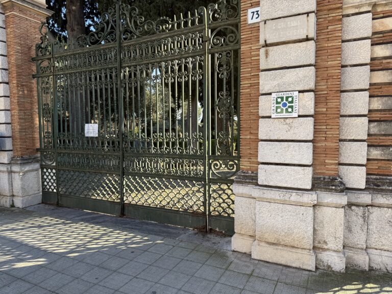 Taormina, la Villa Comunale chiude per “alberature pericolanti”. Il vero disastro è l’Amministrazione