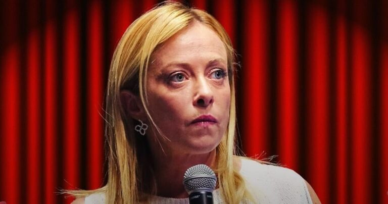 Il bivio di Meloni, tra l’ombra del referendum e l’azzardo del voto anticipato
