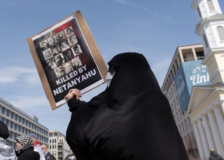 Iran, Pasdaran: “Daremo la caccia a Netanyahu e lo uccideremo”