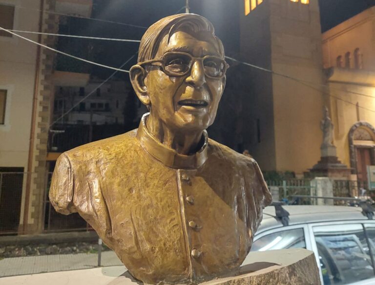Giardini Naxos. Un busto in memoria di Padre Cingari, gigante della fede che non morirà mai