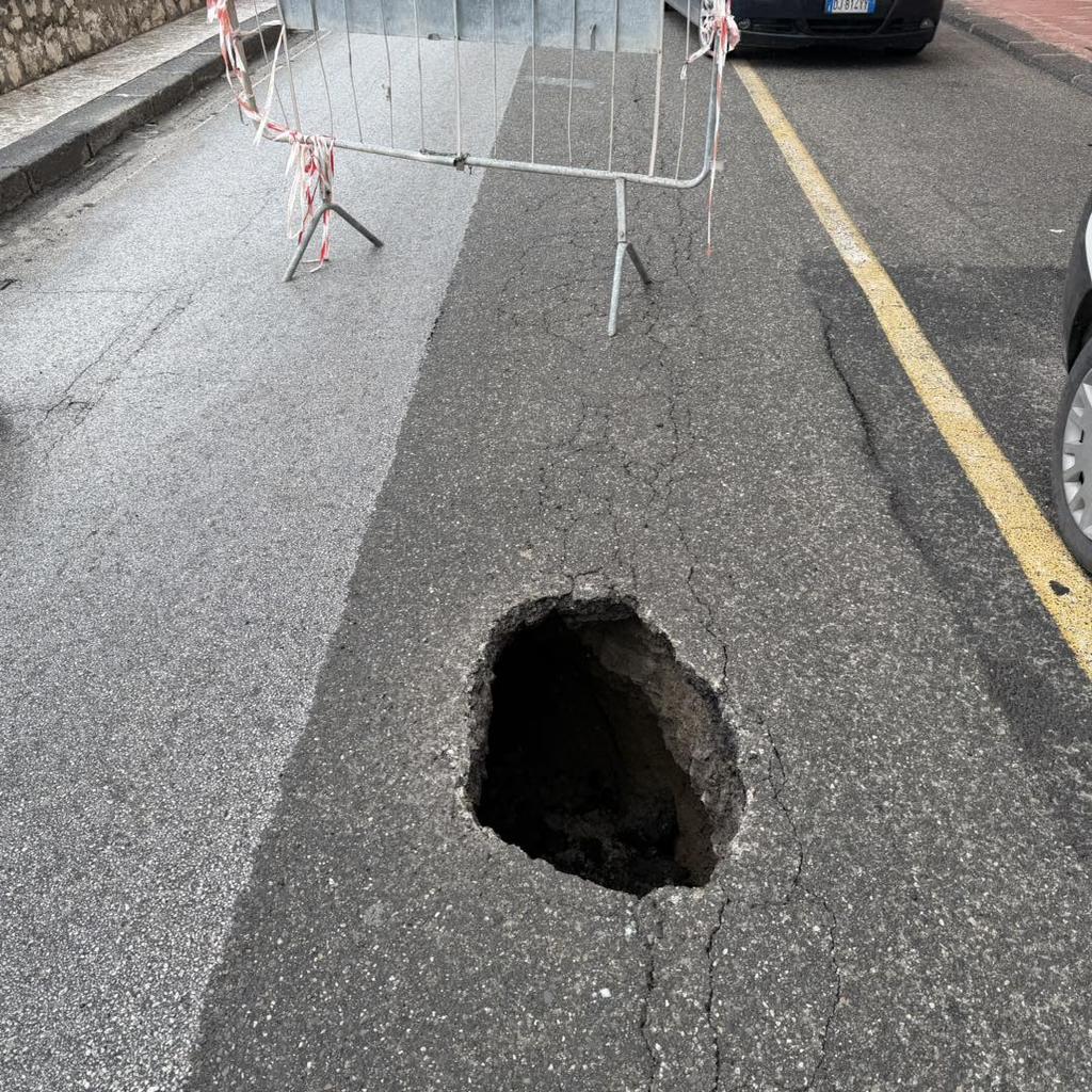 lungomare Giardini Naxos nuovo cedimento
