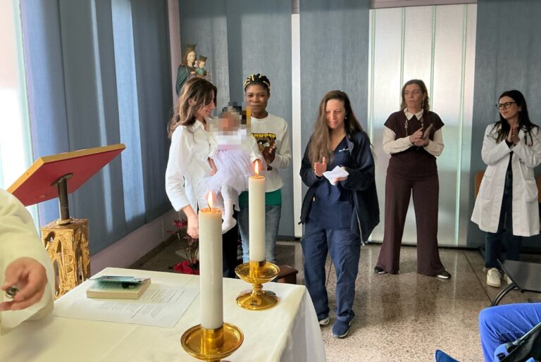 Da Taormina al Policlinico, Maisha battezzata dai medici che l’hanno curata