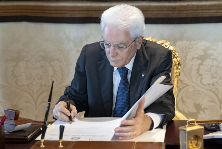 Mattarella firma il decreto su dimissioni di Santanchè e interim ministero del Turismo a Meloni