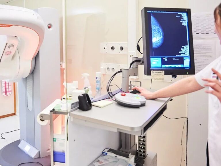 Tumore al seno, Aifa approva ribociclib per ridurre il rischio della recidiva