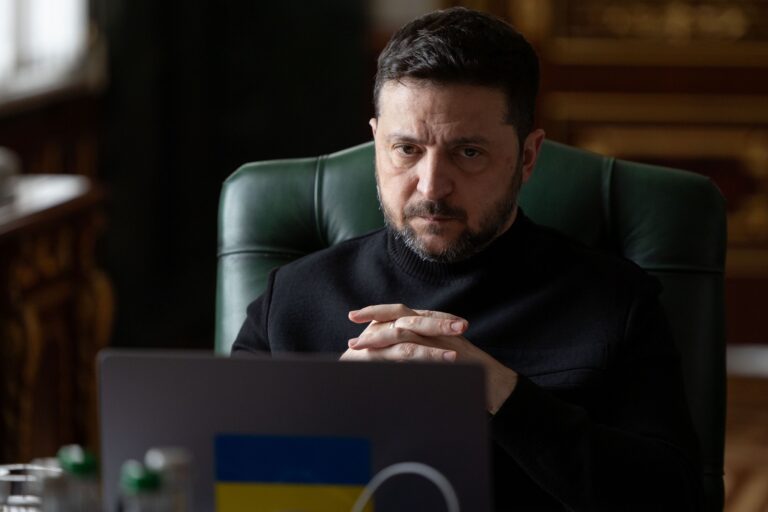Ucraina, Zelensky: “Non lascerò mai il Donbass e i 200 mila ucraini che lo abitano”
