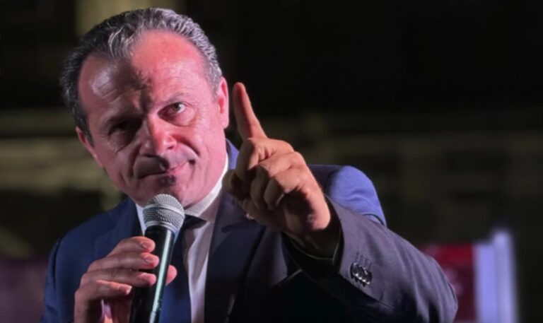 Taormina, De Luca: “Il pignoramento a Cicala è una vicenda privata. Ho strappato le sue dimissioni”