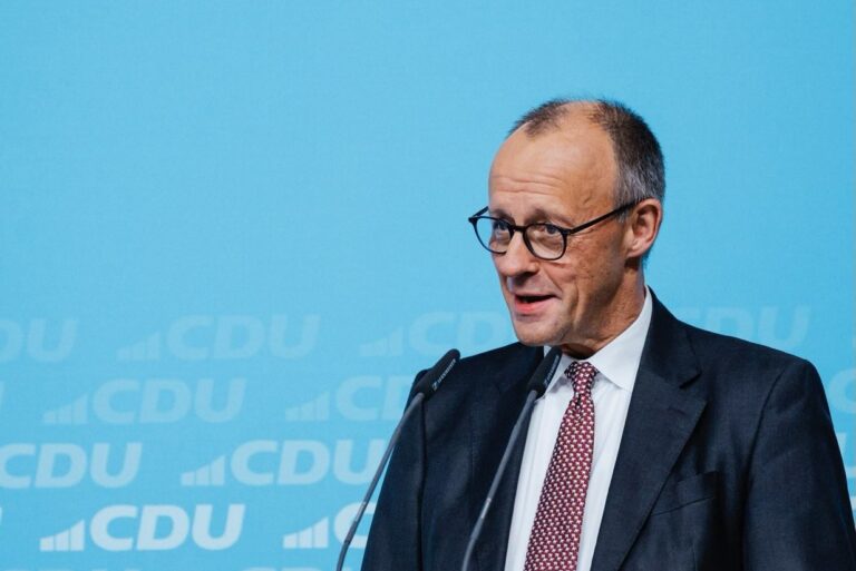 Merz: “Ucraina in Ue potrebbe comportare concessioni territoriali”