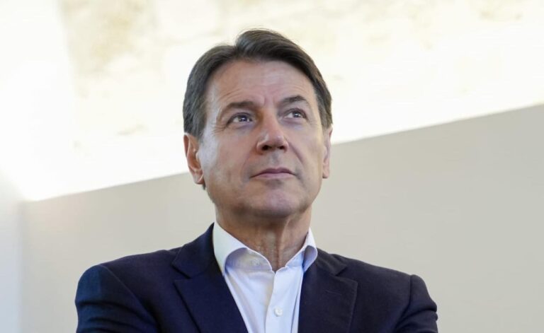 Conte: “Non ci siamo mai seduti sul divano. Ci ha mandato a casa perché abbiamo aiutato i poveri”