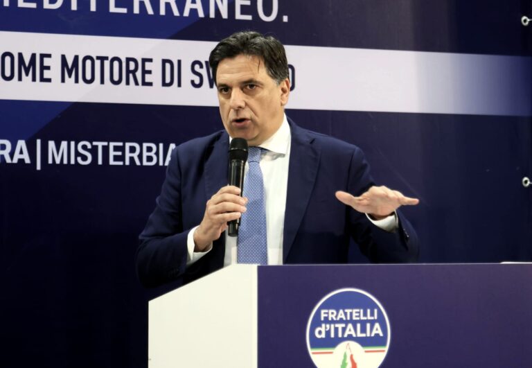 Pogliese (FdI) riapre le porte del centrodestra a De Luca: “Alleanza con Sud chiama Nord da valutare”