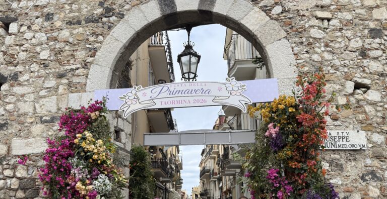 Taormina, Festa della Primavera e del Mare: incarico ad una società di Messina per la comunicazione