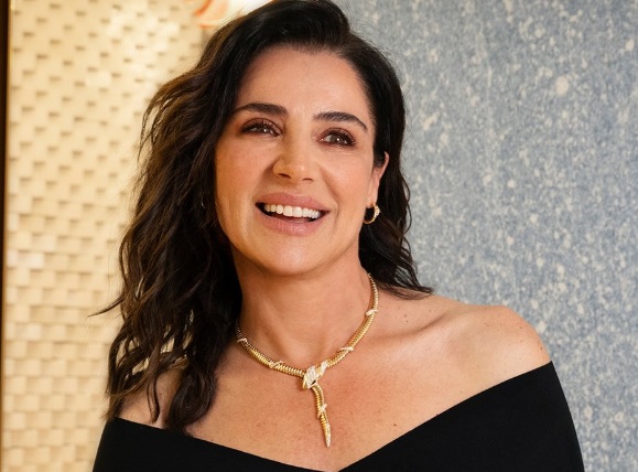 Luisa Ranieri: “Bvlgari illumina Taormina”. L’attrice indossa un collier serpente da 95 mila euro