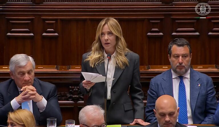 Meloni alla Camera: “Governo c’è fino alla fine, non scappo. Dalle opposizioni fango su di me”