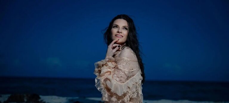 Laura Pausini torna con il nuovo singolo “Immensamente”