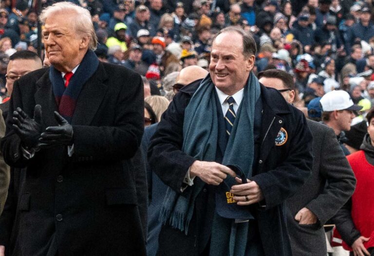 Usa, licenziato il segretario della Marina John Phelan