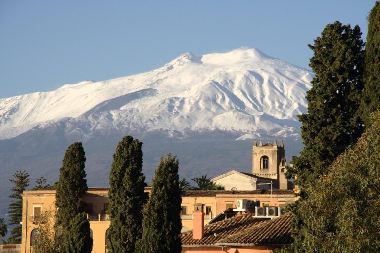 Tendenze eDreams 1 maggio: gli italiani scelgono il Belpaese, Taormina tra le mete più desiderate