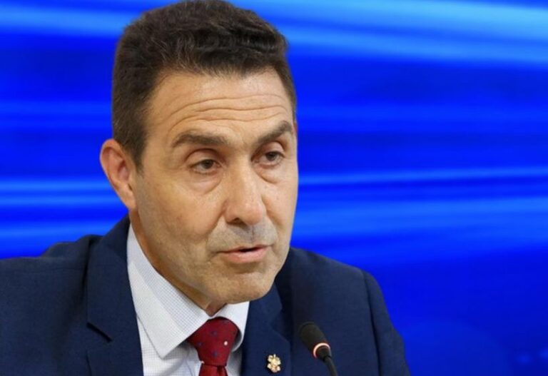 Vannacci silura il PD: “Fa polemiche da poppante. Grazie per la visibilità che mi dà”