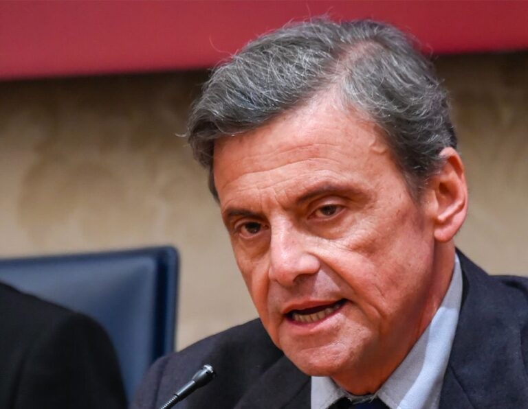 Calenda replica a Solovyov: “Parole irripetibili contro Meloni da un delinquente”