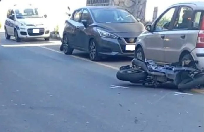 A Taormina è il momento della preghiera, non delle “scarpe da tennis”