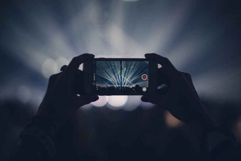 iPhone 20th Anniversary: il sogno di uno smartphone di puro vetro diventa realtà