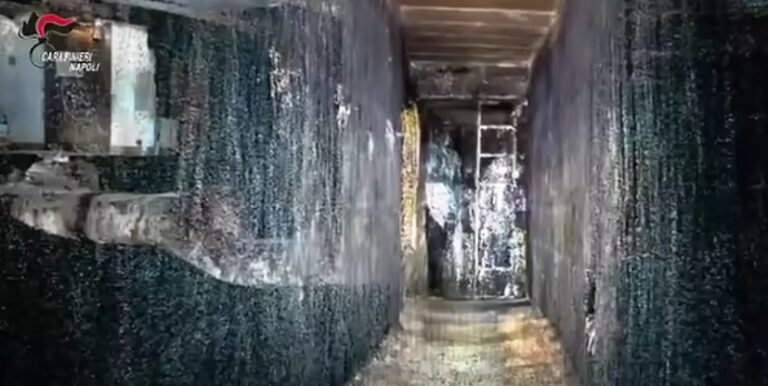 Rapina a Napoli, ecco il cunicolo scavato dai banditi