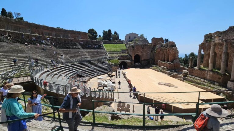 Taormina, iniziati al Teatro Antico gli allestimenti per la stagione degli spettacoli