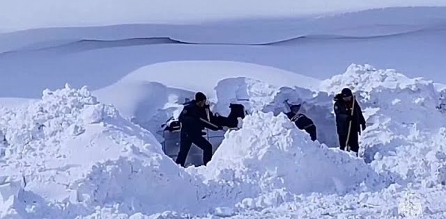 Russia, tempesta di neve in Estremo Oriente: soccorritori in azione