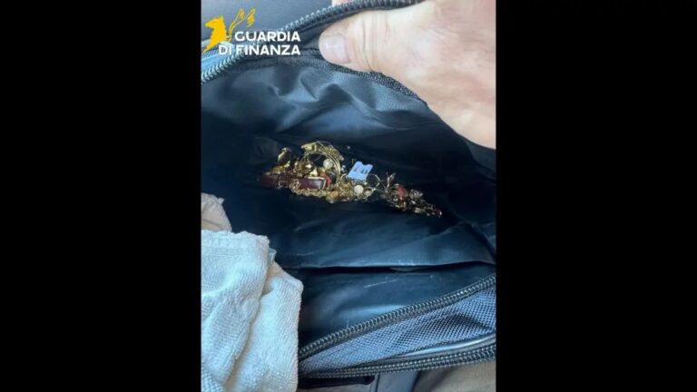 A Palermo sventata truffa a un’anziana, arrestato un 33enne e recuperati i gioielli del valore di 40 mila euro