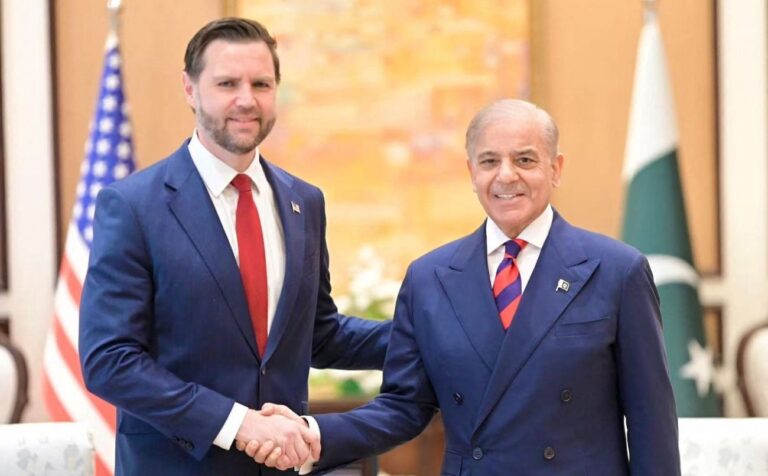 Vance in Pakistan, Trump: “Stiamo bonificando lo Stretto di Hormuz come favore a tutto il mondo”
