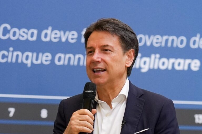 Conte: “Pensare all’economia reale”