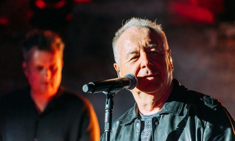 Simple Minds, la promessa di Jim Kerr: “Il nuovo album arriverà nei tempi stabiliti”