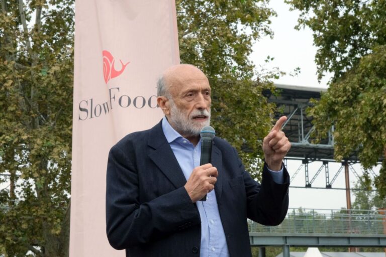 Morto Carlo Petrini, il fondatore di Slow Food aveva 76 anni