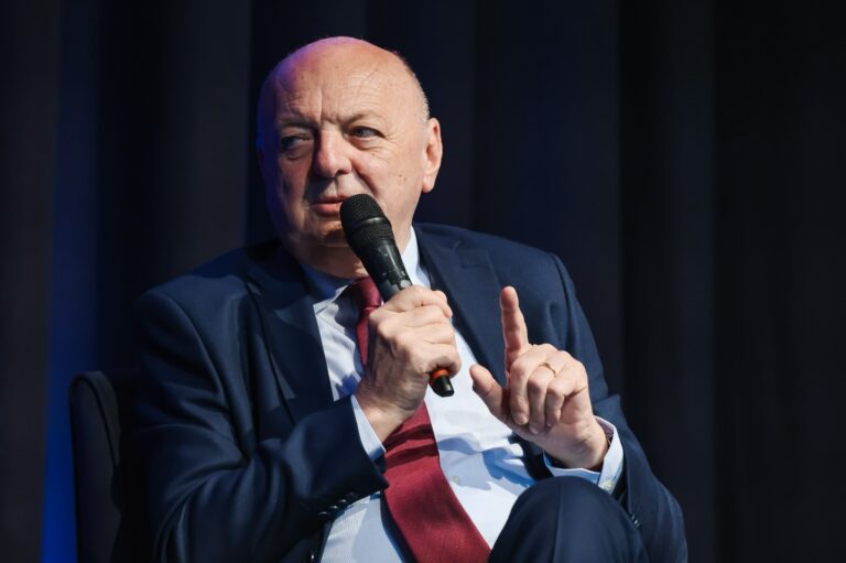 Clima, Pichetto: “La crisi non si risolve per decreto, serve uno spirito unitario”
