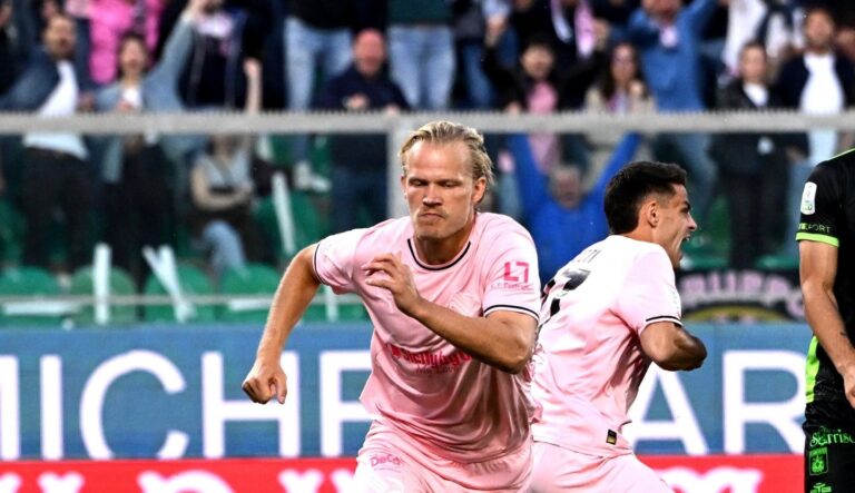 Il Catanzaro è la seconda finalista dei playoff di Serie B, al Palermo non riesce la rimonta