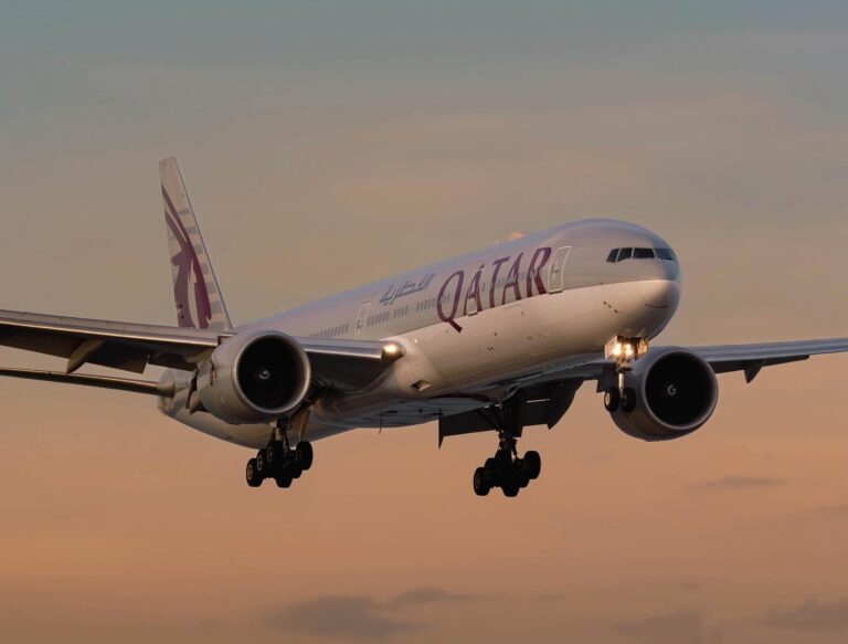 Qatar Airways riattiva i voli globali su 160 destinazioni