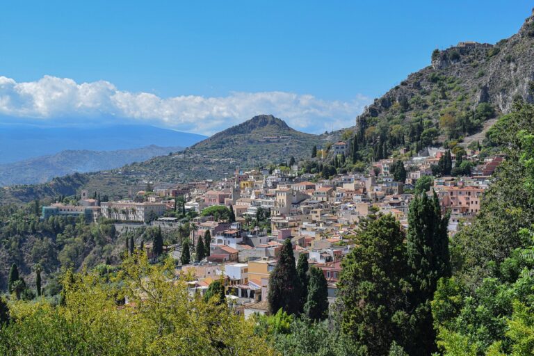 L’Italia del lusso dal Lago di Garda a Taormina: le nuove tendenze del “mattone” di pregio
