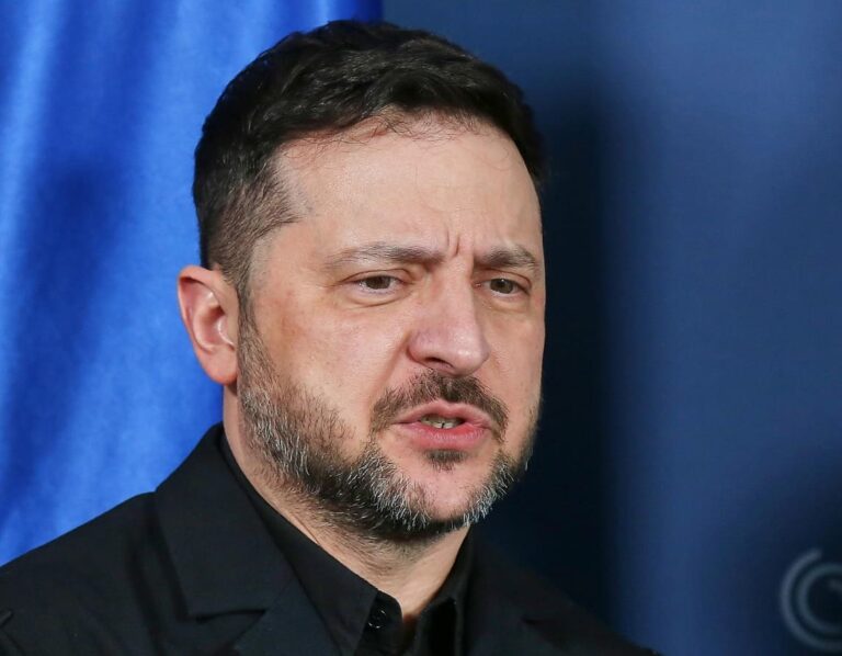 Ucraina, Zelensky: “Colpito un sito dei servizi segreti russi, centinaia tra morti e feriti”
