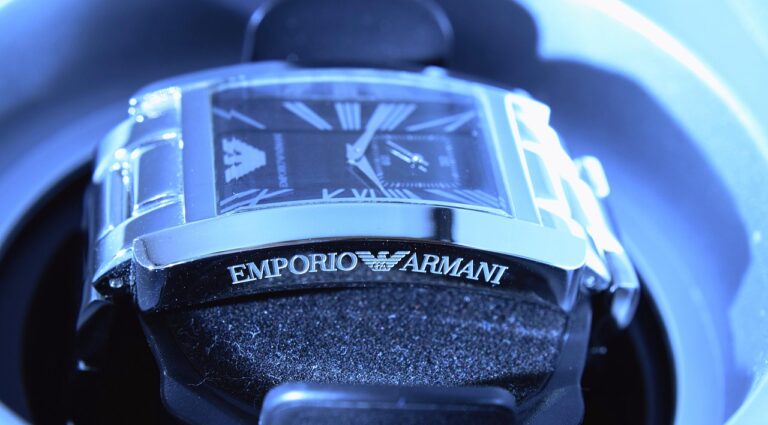 Armani verso il futuro: trittico di big per il 15% del capitale