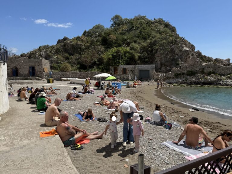Ponte 2 giugno, il mare guida la tendenza dei viaggi. Taormina prima destinazione in Sicilia Ponte 2 giugno, il mare guida la tendenza dei viaggi. Taormina prima destinazione in Sicilia